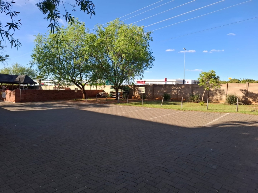 2 Bedroom Property for Sale in Langenhovenpark Free State